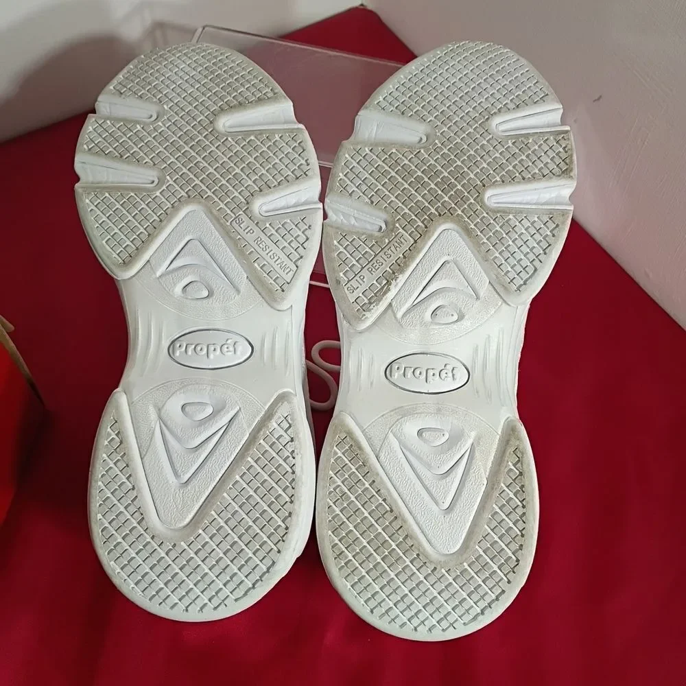PROPET Women's SZ 9 LEATHER STABILITY Stana WASO 12L White. Condition is Pre-own